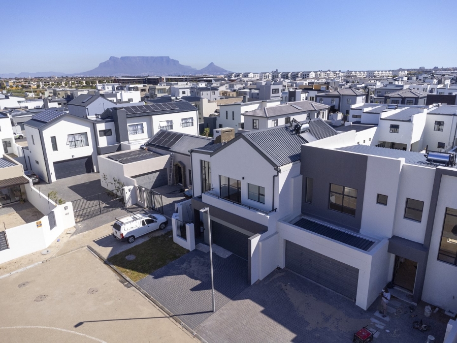 To Let 4 Bedroom Property for Rent in Sandown Western Cape